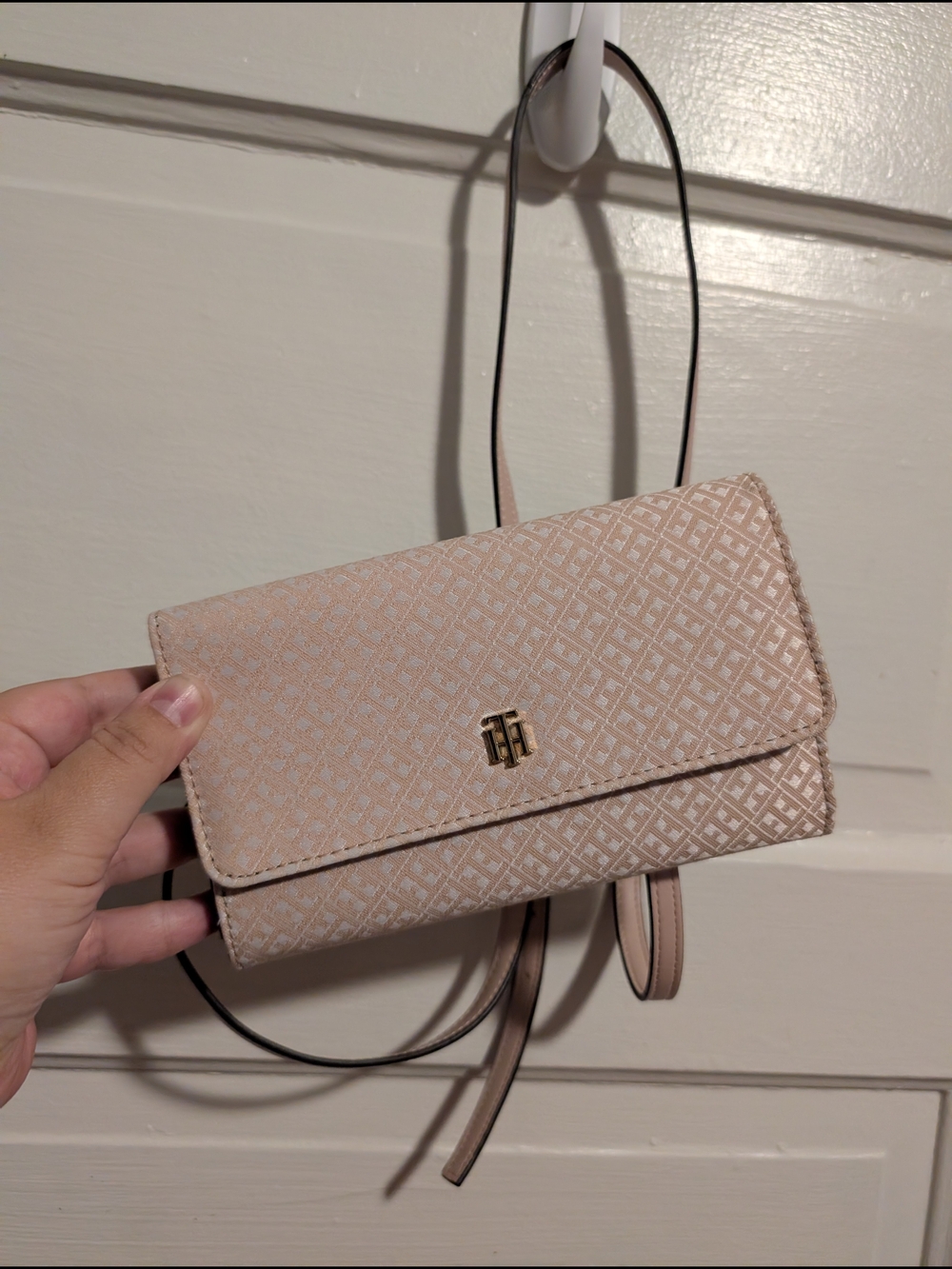Preppy Tommy Hilfiger Blush Monogram Crossbody Wallet